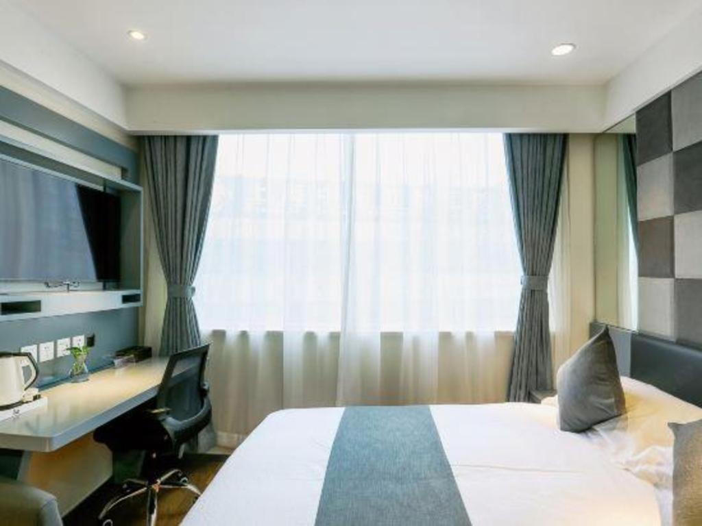 Zhotels Meilongzhen Plaza West Nanjing Road Branch 3*