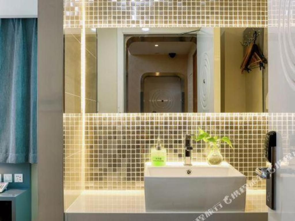 Zhotels Meilongzhen Plaza West Nanjing Road Branch 3*