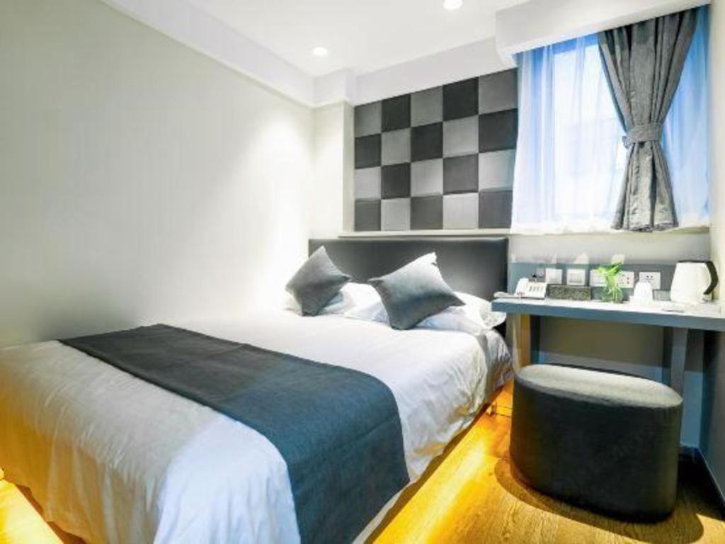 Zhotels Meilongzhen Plaza West Nanjing Road Branch Hotel 3*