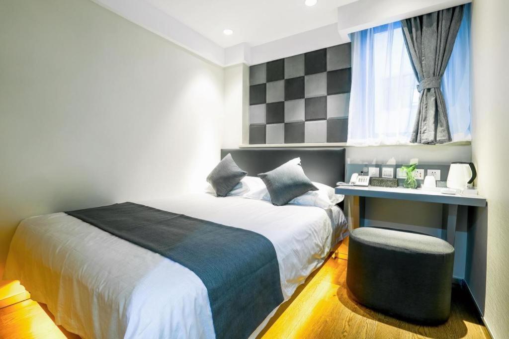 Zhotels Meilongzhen Plaza West Nanjing Road Branch 3*