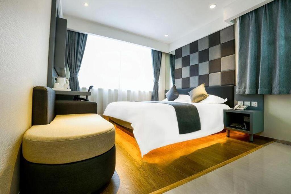 Hotel Zhotels Meilongzhen Plaza West Nanjing Road Branch