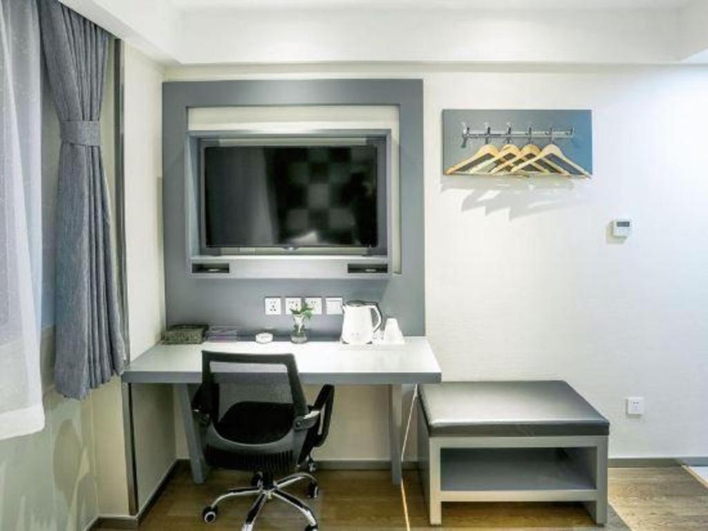 Zhotels Meilongzhen Plaza West Nanjing Road Branch