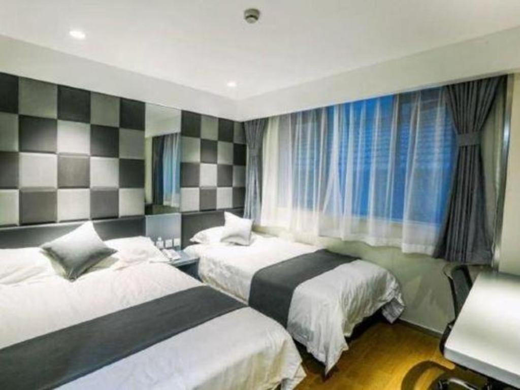 Zhotels Meilongzhen Plaza West Nanjing Road Branch